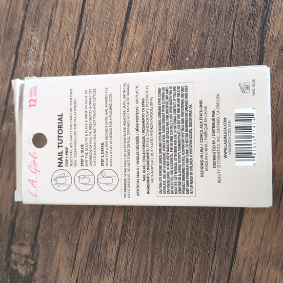 L.A. Girl Extra Drama Nail Kit *no glue* - Picture 2 of 4